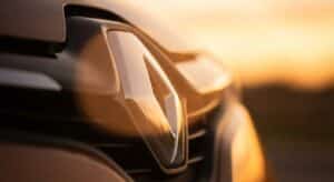 renault neemt een stap terug van volledig elektrisch en onderzoekt nieuwe strategieën voor duurzame mobiliteit.
