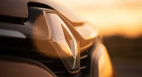 renault neemt een stap terug van volledig elektrisch en onderzoekt nieuwe strategieën voor duurzame mobiliteit.